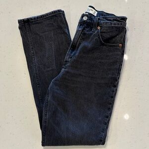 Abercrombie 90’s Straight Ultra High Rise Black Size 25 / 0R